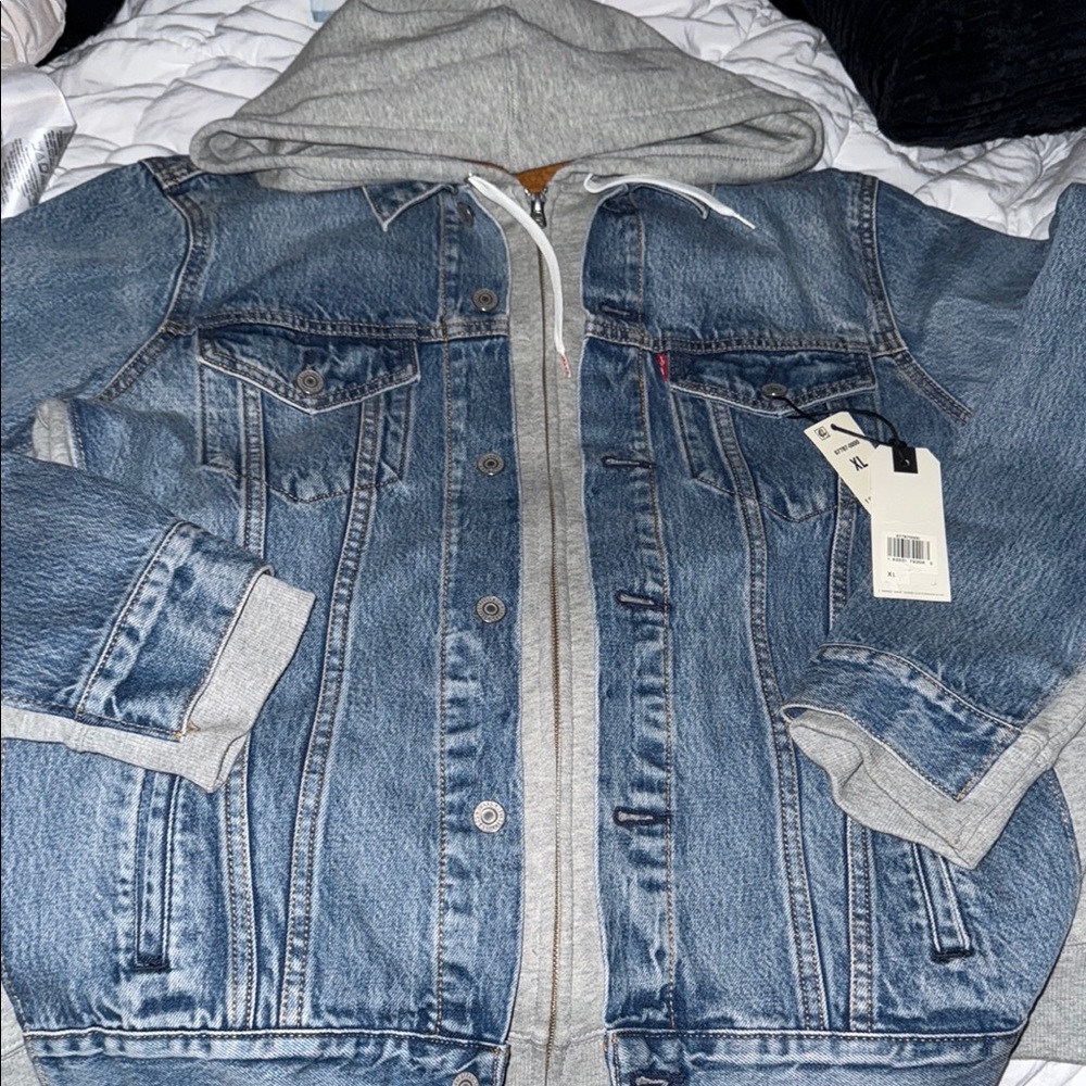 Men’s brand new Levi’s jacket with hoodie